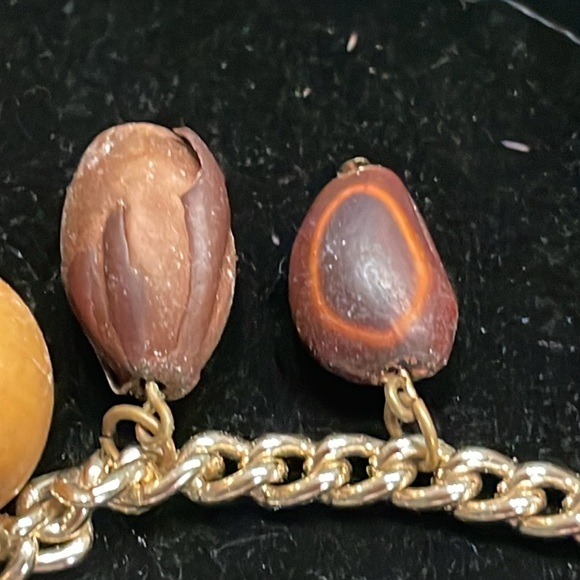 Vintage German mixed metal gold tone bracelet w/10 natural seeds pods nuts charm - Picture 4 of 13